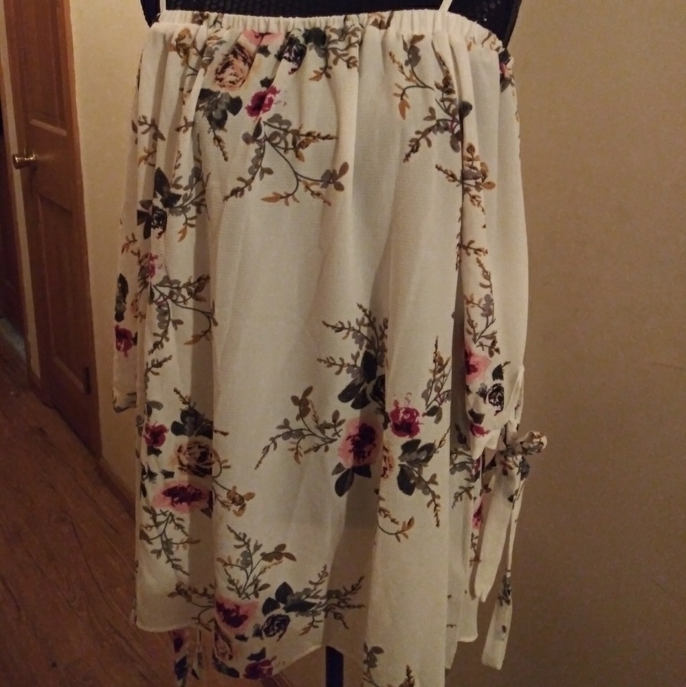NWT Ivory Floral off shoulder top